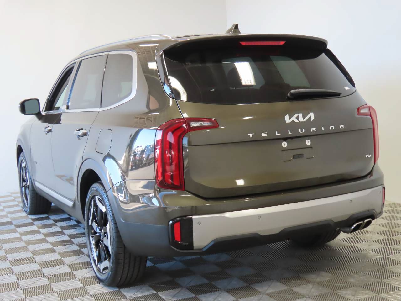Used 2025 Kia Telluride S AWD/4WD image 3