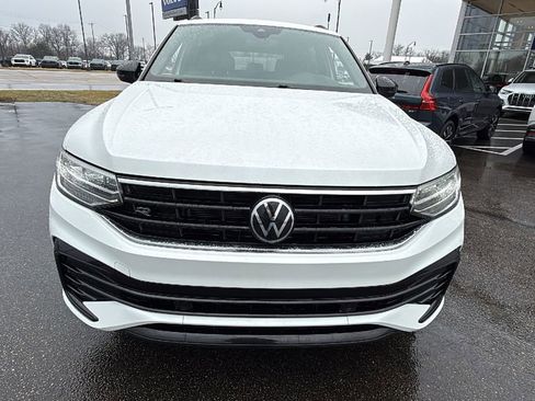 Used 2023 Volkswagen Tiguan SE R-Line image 33