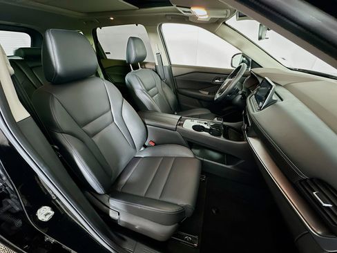 Used 2023 Nissan Rogue SV w/ SV Premium B Package image 32