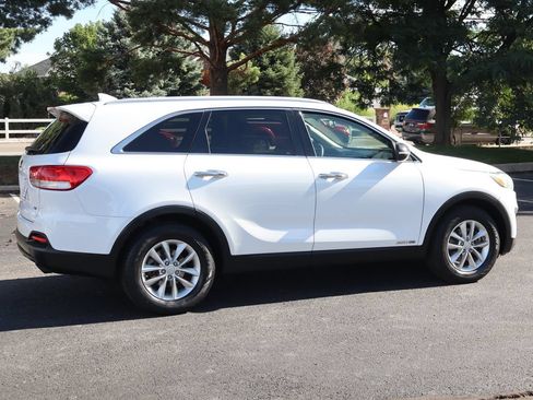 Used 2016 Kia Sorento LX AWD/4WD image 4