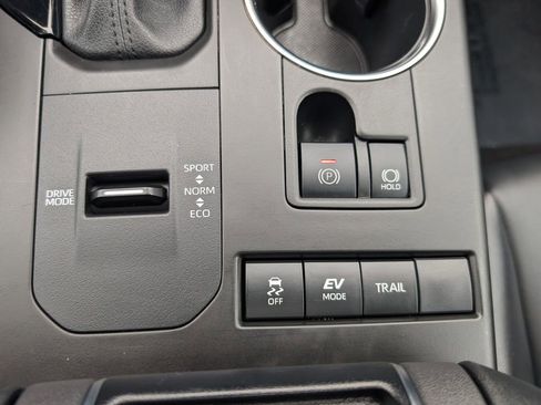 Used 2022 Toyota Highlander XLE AWD/4WD image 22