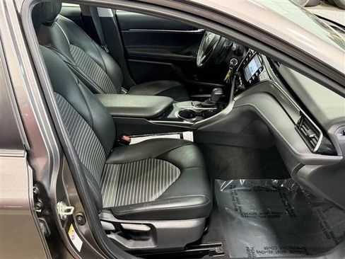 Used 2019 Toyota Camry SE w/ Carpet Mat Package FWD image 22