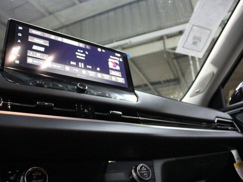 New 2025 Mitsubishi Outlander SE image 12