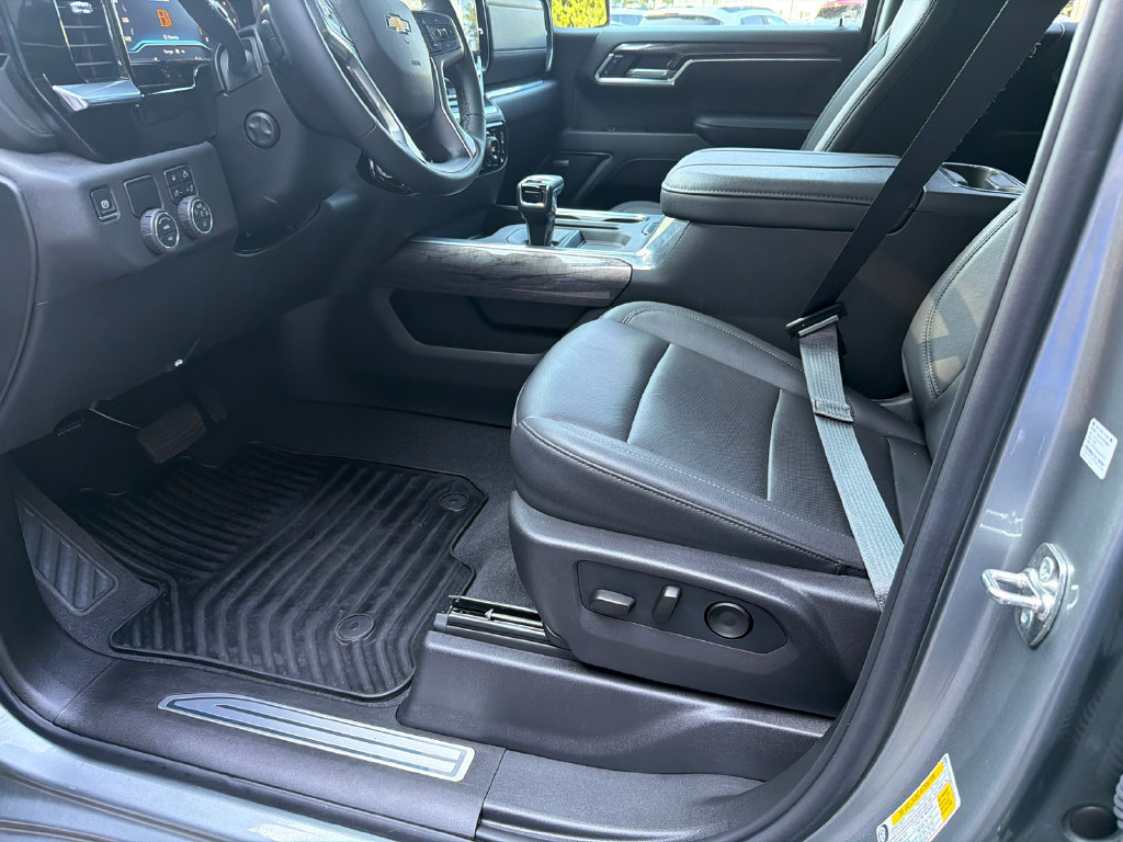 Used 2025 Chevrolet Silverado 1500 LTZ RWD image 9