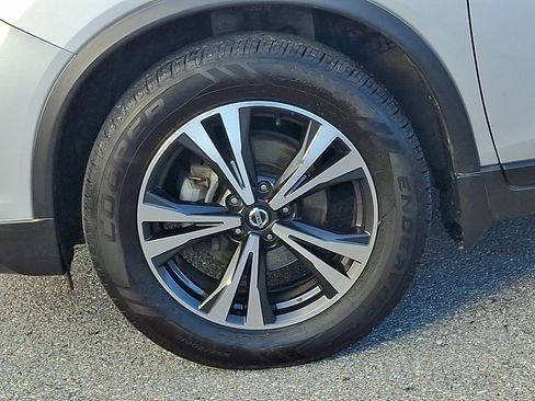 Used 2019 Nissan Rogue SV w/ Premium Package image 8