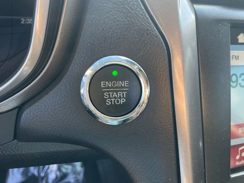 Used 2017 Ford Fusion SE w/ Fusion SE Technology Package image 8