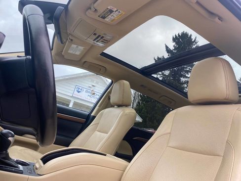 Used 2017 Toyota Highlander AWD V6 image 17