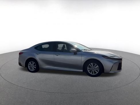 Used 2025 Toyota Camry LE image 11