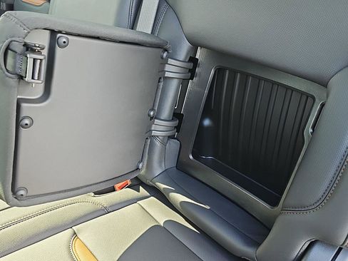 Used 2025 GMC Sierra 1500 AT4 image 30