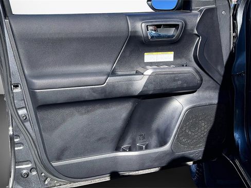 Used 2019 Toyota Tacoma TRD Off-Road image 19