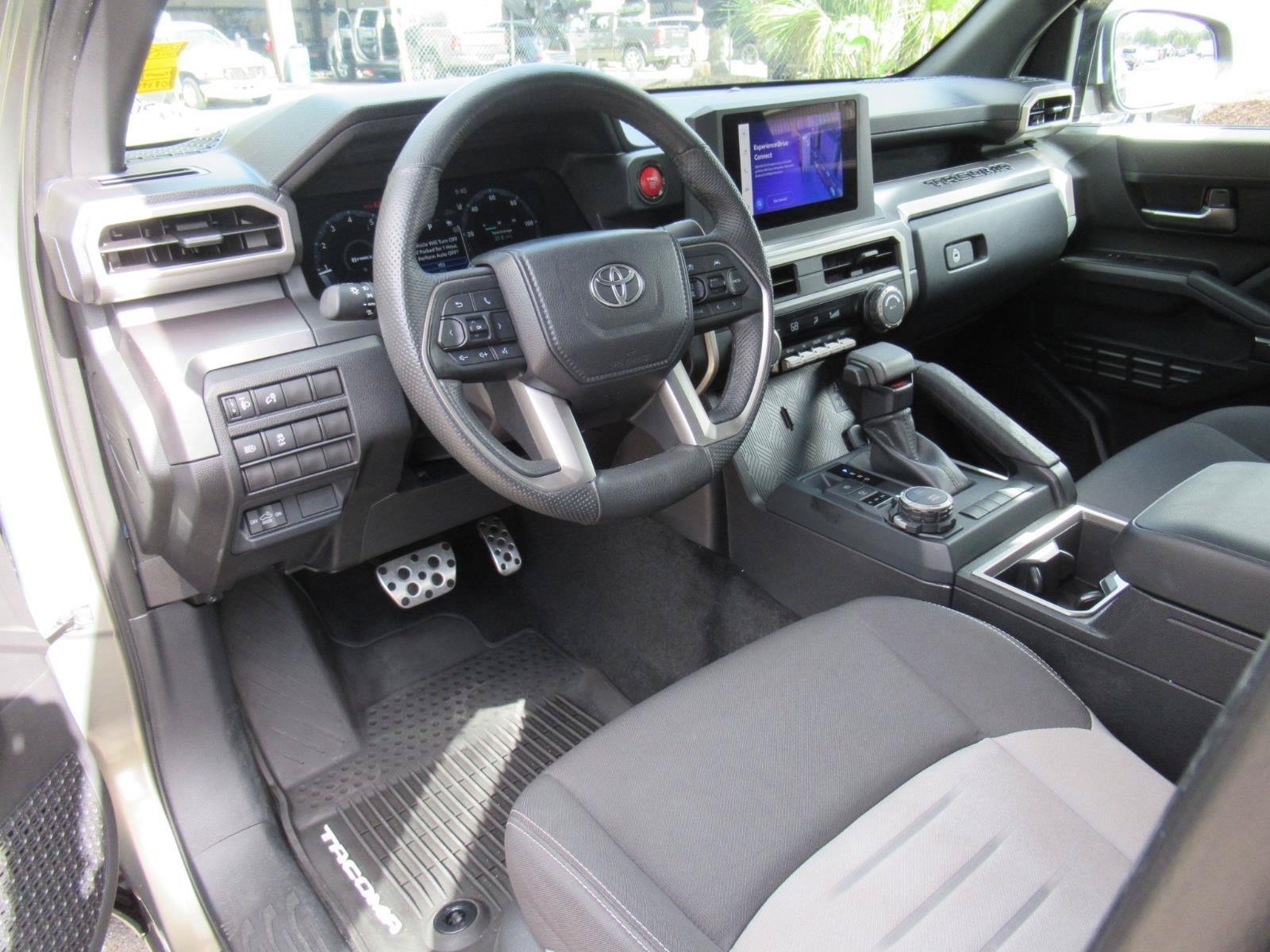 Used 2025 Toyota Tacoma TRD Sport AWD/4WD image 14