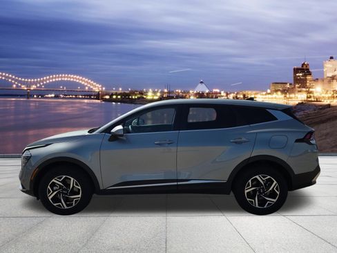 Used 2024 Kia Sportage LX image 2