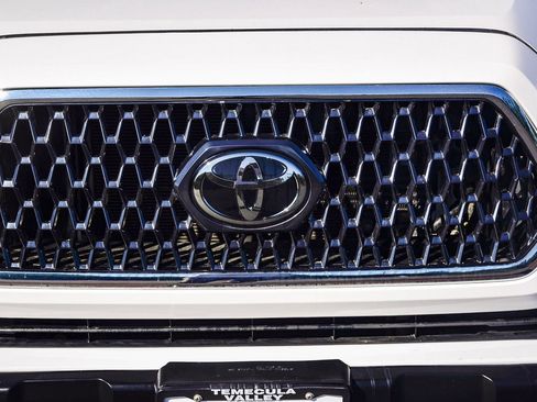 Used 2019 Toyota Tacoma TRD Off-Road image 13