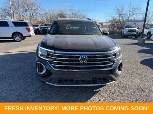 Used 2024 Volkswagen Atlas SE image 2
