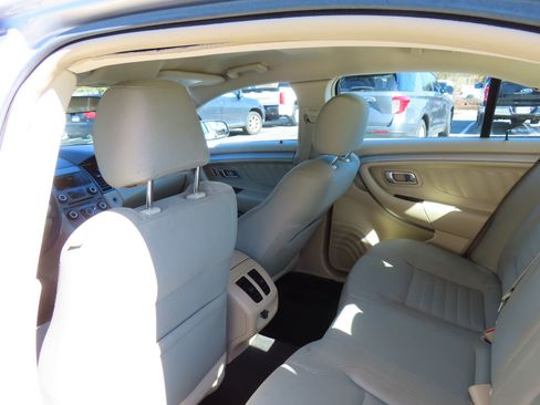 Used 2016 Ford Taurus SE image 29