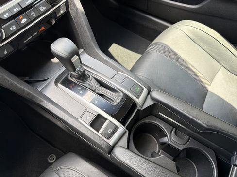 Used 2019 Honda Civic Touring image 11