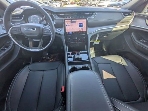 New 2025 Jeep Grand Cherokee Limited w/ Black Appearance Package image 13