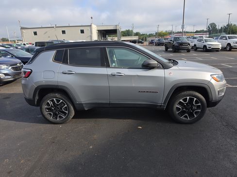 Used 2021 Jeep Compass Trailhawk AWD/4WD image 2