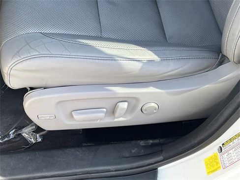 Used 2016 Toyota Highlander Limited image 10