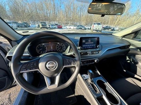 Used 2024 Nissan Altima 2.5 SV FWD image 17