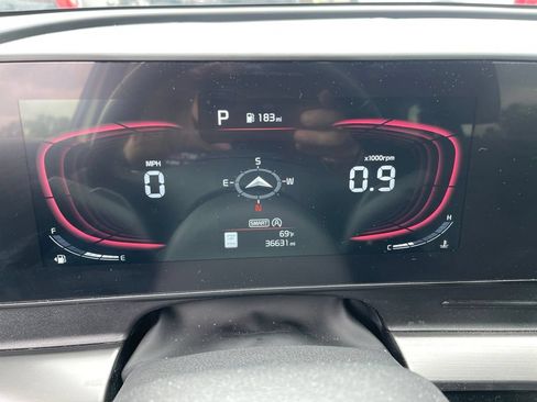 Used 2024 Kia Sportage EX AWD/4WD image 8