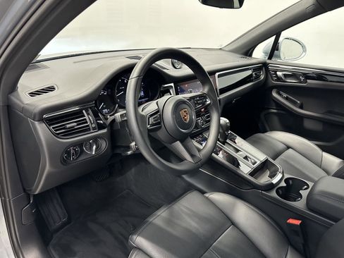 Certified 2026 Porsche Macan image 4