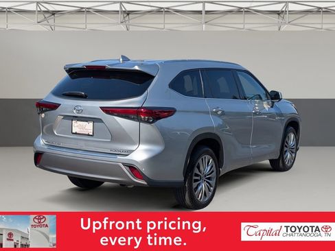 Used 2023 Toyota Highlander Platinum image 7