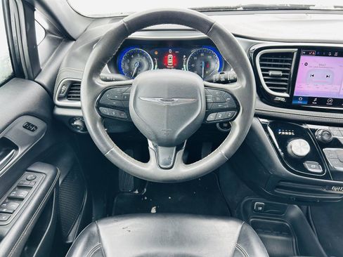 Used 2023 Chrysler Pacifica Touring-L w/ S Appearance Package image 15