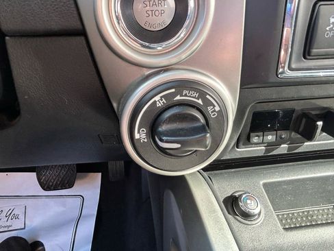 Used 2017 Nissan Titan PRO-4X w/ Pro-4x Convenience Package AWD/4WD image 22