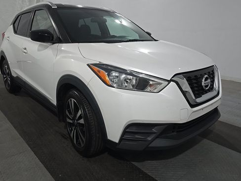 Used 2019 Nissan Kicks SV FWD image 3