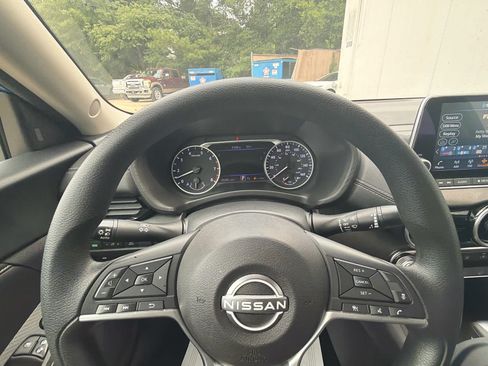 Used 2024 Nissan Sentra SV FWD image 21