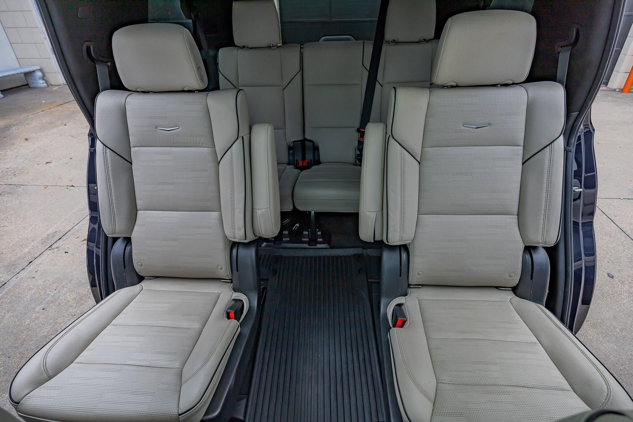Used 2022 Cadillac Escalade Sport w/ Touring Package AWD/4WD image 32