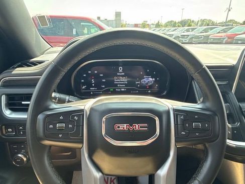 Used 2024 GMC Yukon SLT image 35