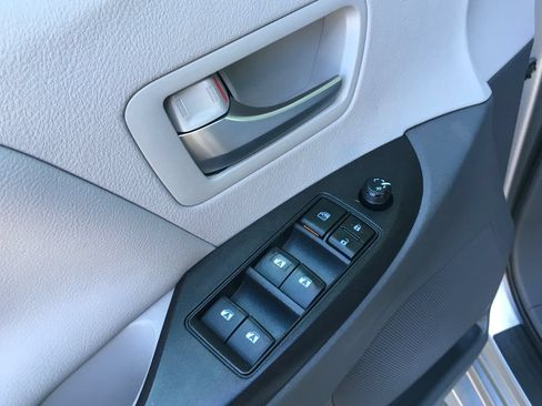 Used 2020 Toyota Sienna LE w/ Carpet Mat Package FWD image 20