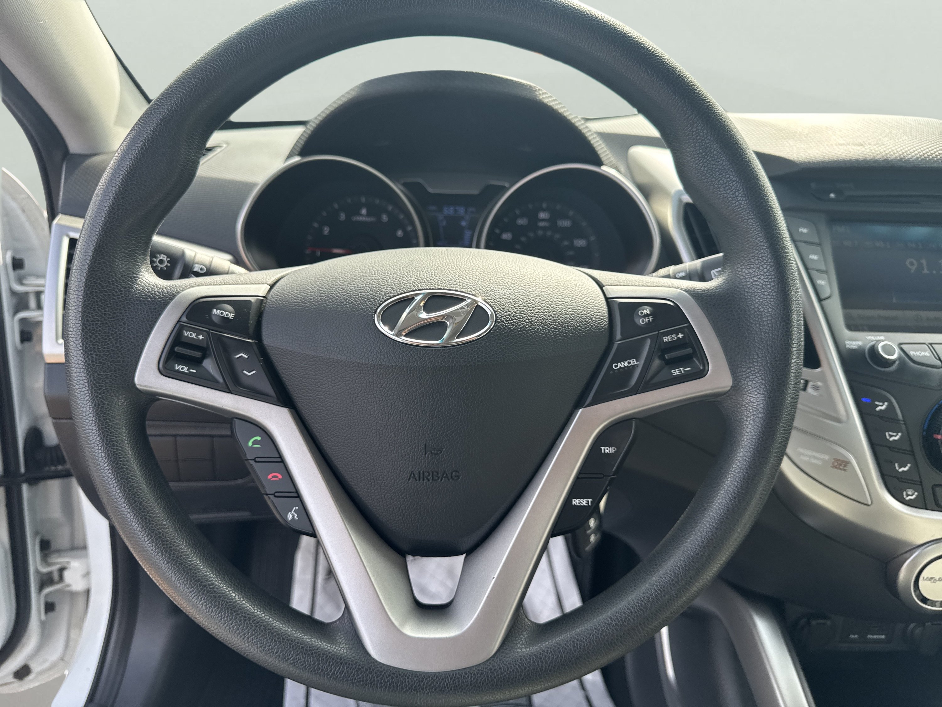 Used 2012 Hyundai Veloster FWD image 13