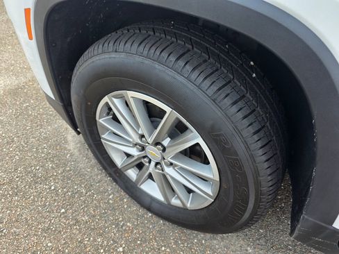 Used 2023 Chevrolet Traverse LT FWD image 38