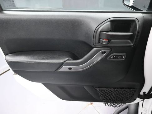Used 2018 Jeep Wrangler Unlimited Sahara AWD/4WD image 20