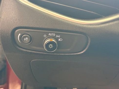 Used 2016 Chevrolet Malibu LT FWD image 11