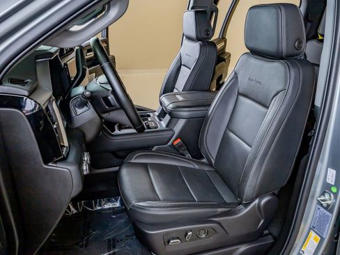 Used 2024 GMC Sierra 3500 Denali w/ Denali Reserve Package AWD/4WD image 30