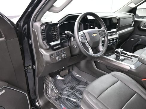 Used 2025 Chevrolet Silverado 1500 LTZ w/ LTZ Premium Package AWD/4WD image 12