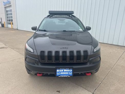 Used 2015 Jeep Cherokee Trailhawk w/ Leather Interior Group AWD/4WD image 3