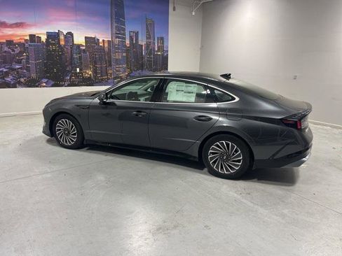 New 2025 Hyundai Sonata Limited image 4