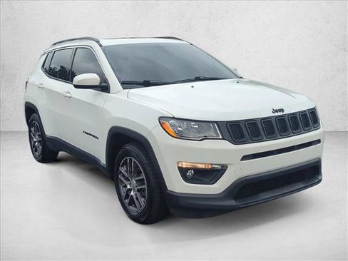 Used 2019 Jeep Compass Latitude w/ Popular Equipment Group FWD image 3