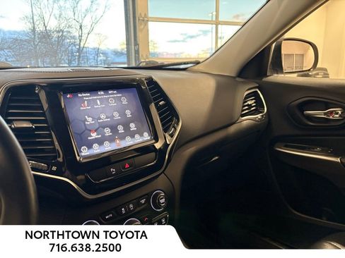 Used 2019 Jeep Cherokee Limited image 21