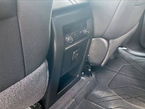 Used 2023 Chevrolet Traverse LT FWD image 33
