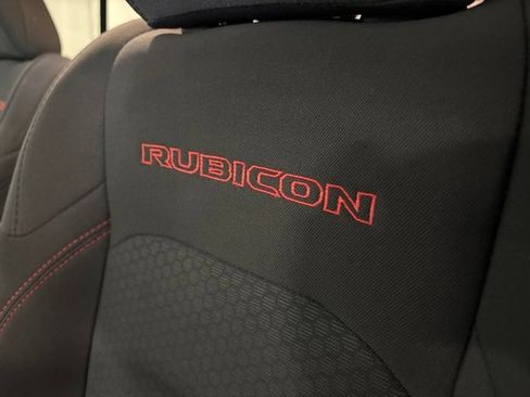 Used 2019 Jeep Wrangler Unlimited Rubicon w/ LED Lighting Group AWD/4WD image 19