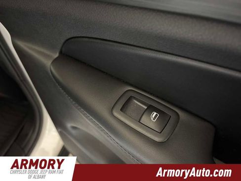 Used 2019 Jeep Grand Cherokee Laredo image 30