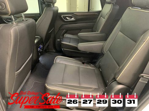 Used 2021 Chevrolet Tahoe Premier w/ Premium Package image 16