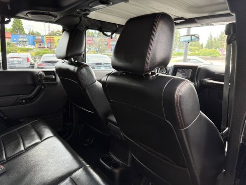 Used 2012 Jeep Wrangler Unlimited Sahara AWD/4WD image 23