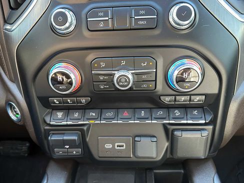 Used 2023 GMC Sierra 2500 Denali w/ Denali Ultimate Package image 28